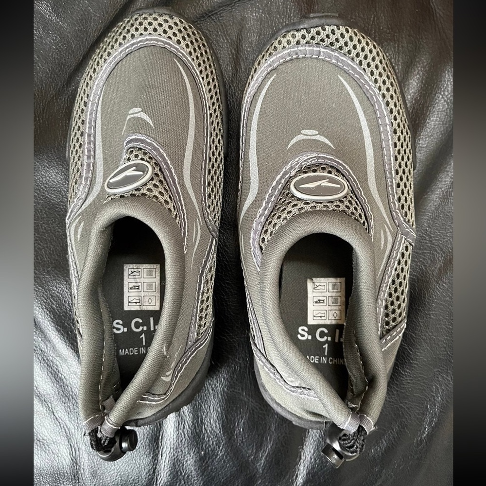 Aqua socks (water shoes) kids size 1